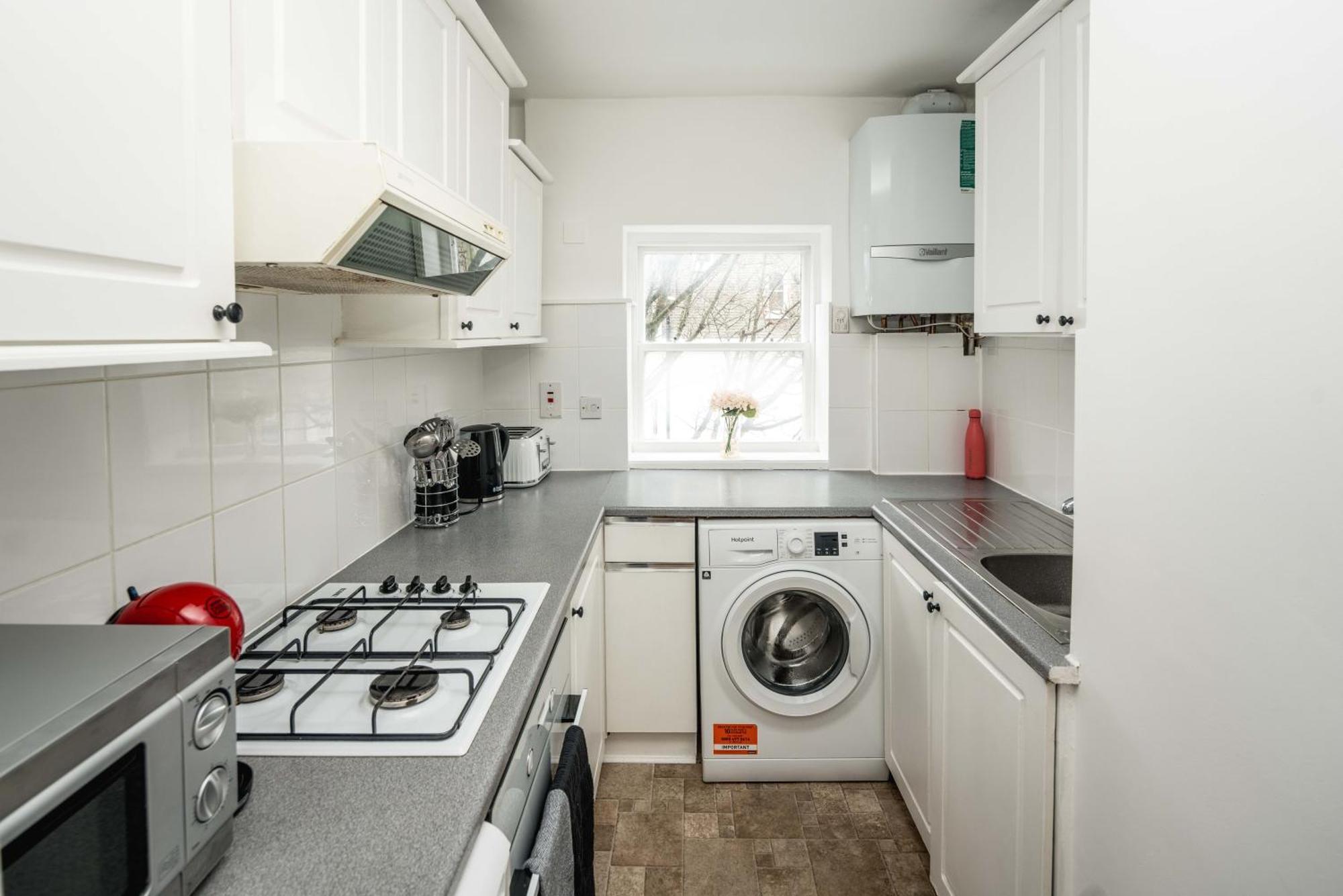 Beautiful 2-bed, 2 Bathrooms Flat In Zone 1, - Just Minutes Walk To High Street Kensington, Earls Court, Hyde Park Apartament Londra