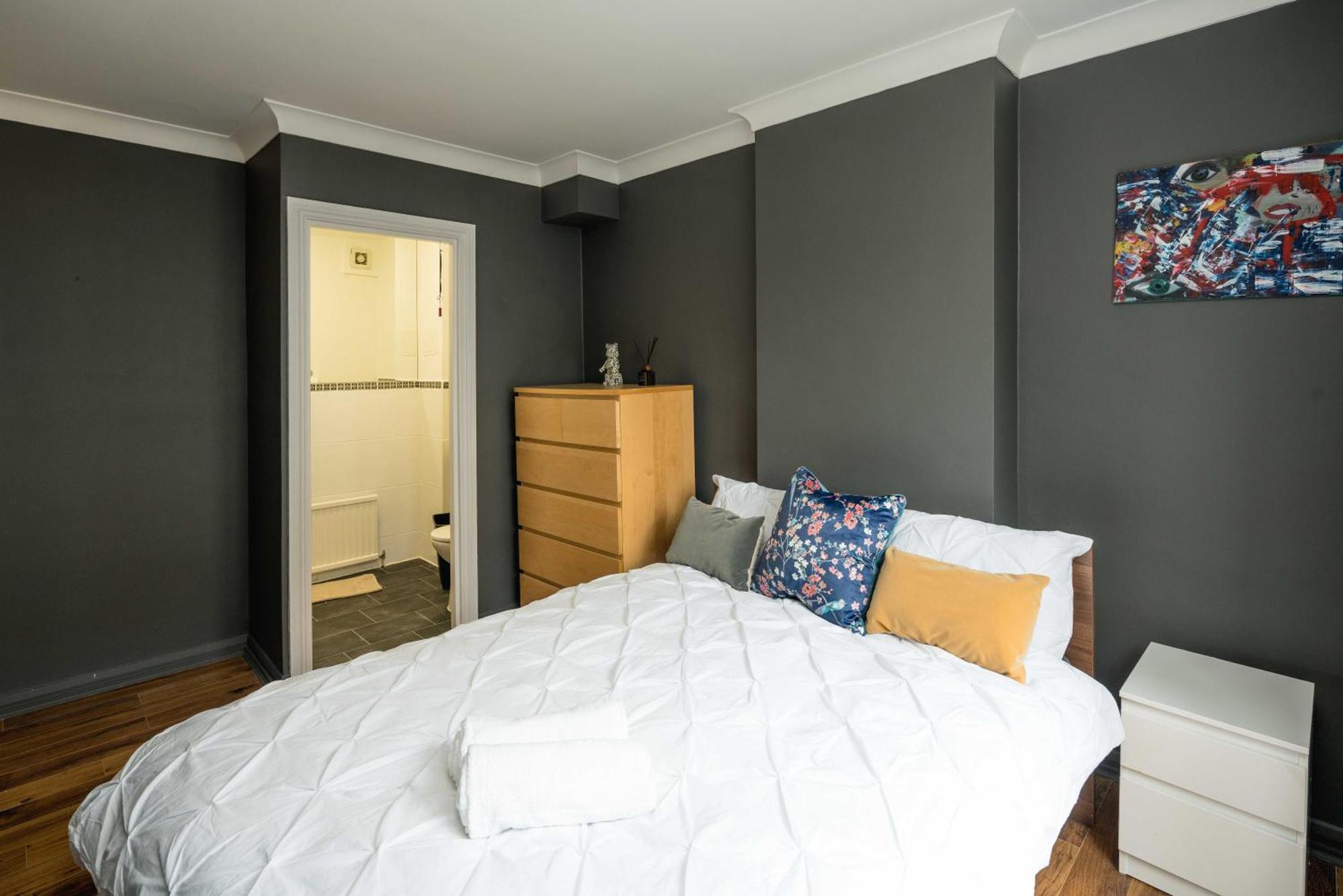 Beautiful 2-bed, 2 Bathrooms Flat In Zone 1, - Just Minutes Walk To High Street Kensington, Earls Court, Hyde Park Apartament