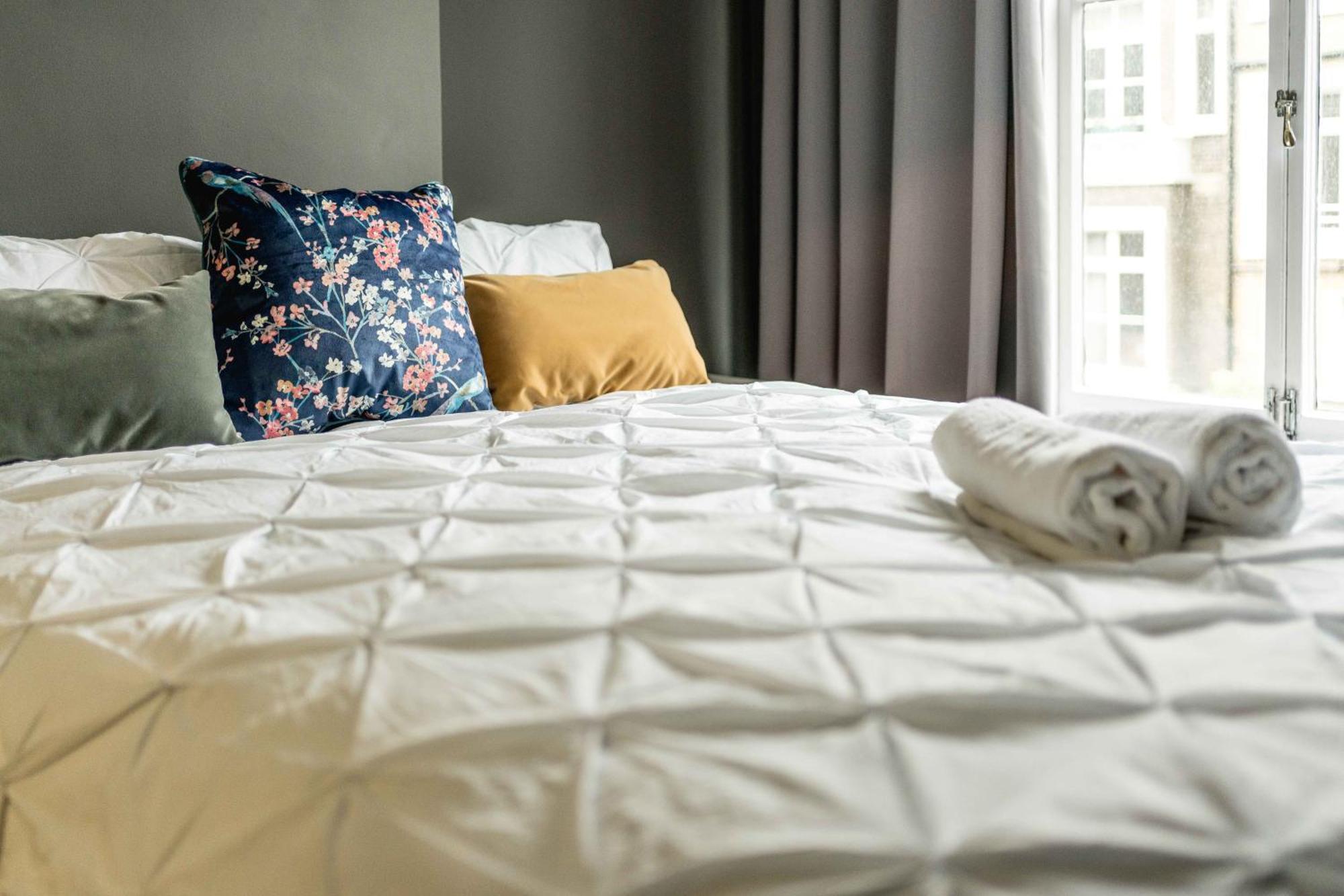 Beautiful 2-bed, 2 Bathrooms Flat In Zone 1, - Just Minutes Walk To High Street Kensington, Earls Court, Hyde Park Londra