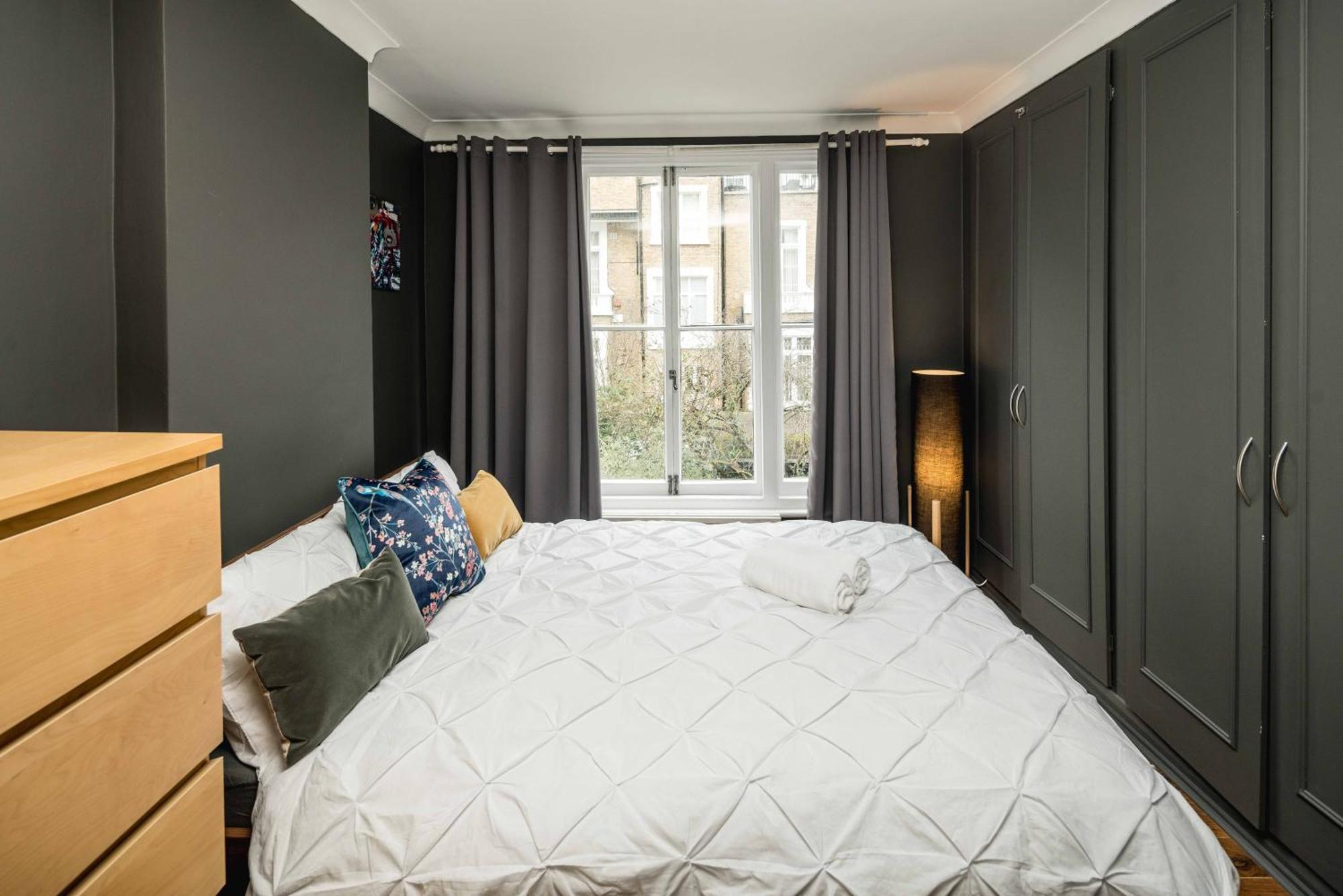 Beautiful 2-bed, 2 Bathrooms Flat In Zone 1, - Just Minutes Walk To High Street Kensington, Earls Court, Hyde Park Apartament