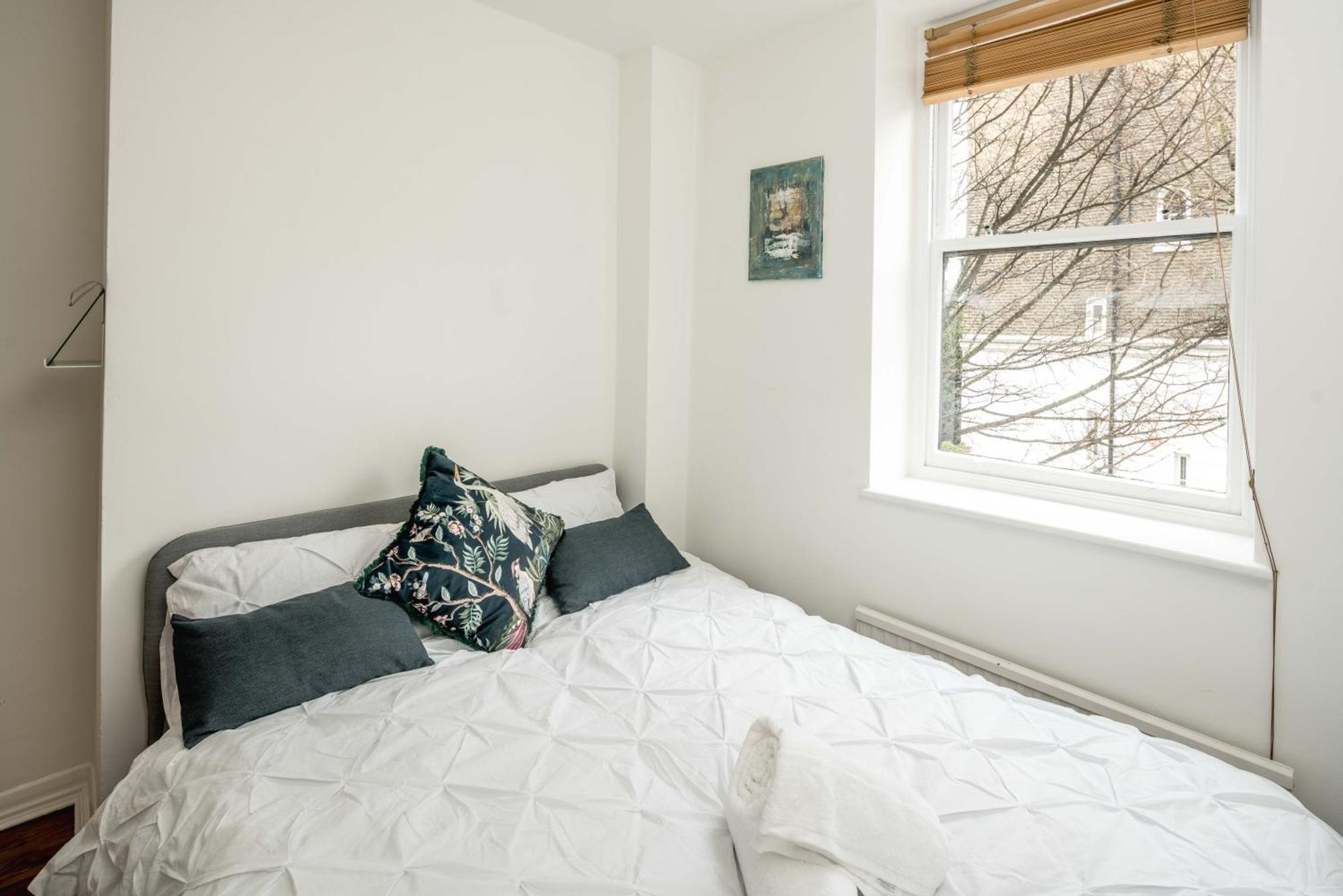 Beautiful 2-bed, 2 Bathrooms Flat In Zone 1, - Just Minutes Walk To High Street Kensington, Earls Court, Hyde Park Apartament Londra