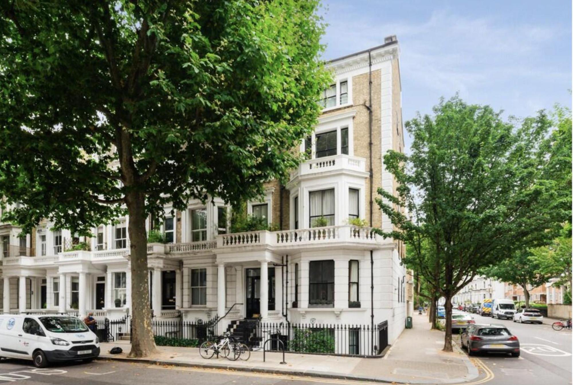 Beautiful 2-bed, 2 Bathrooms Flat In Zone 1, - Just Minutes Walk To High Street Kensington, Earls Court, Hyde Park * Londra